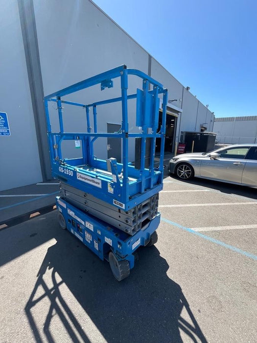 2020 Genie GS-1930 Solid Non Marking Tires, Beacon, Folding rails with half height swing gate, 800W Inverter