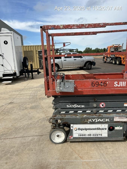 2018 Skyjack SJIII-3219 Skyjack SJIII3219 Scissor Lift w/Trojan Batteries