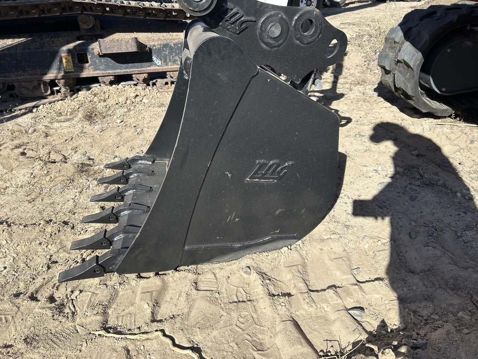 2025 TAKEUCHI 36" Bucket - Takeuchi