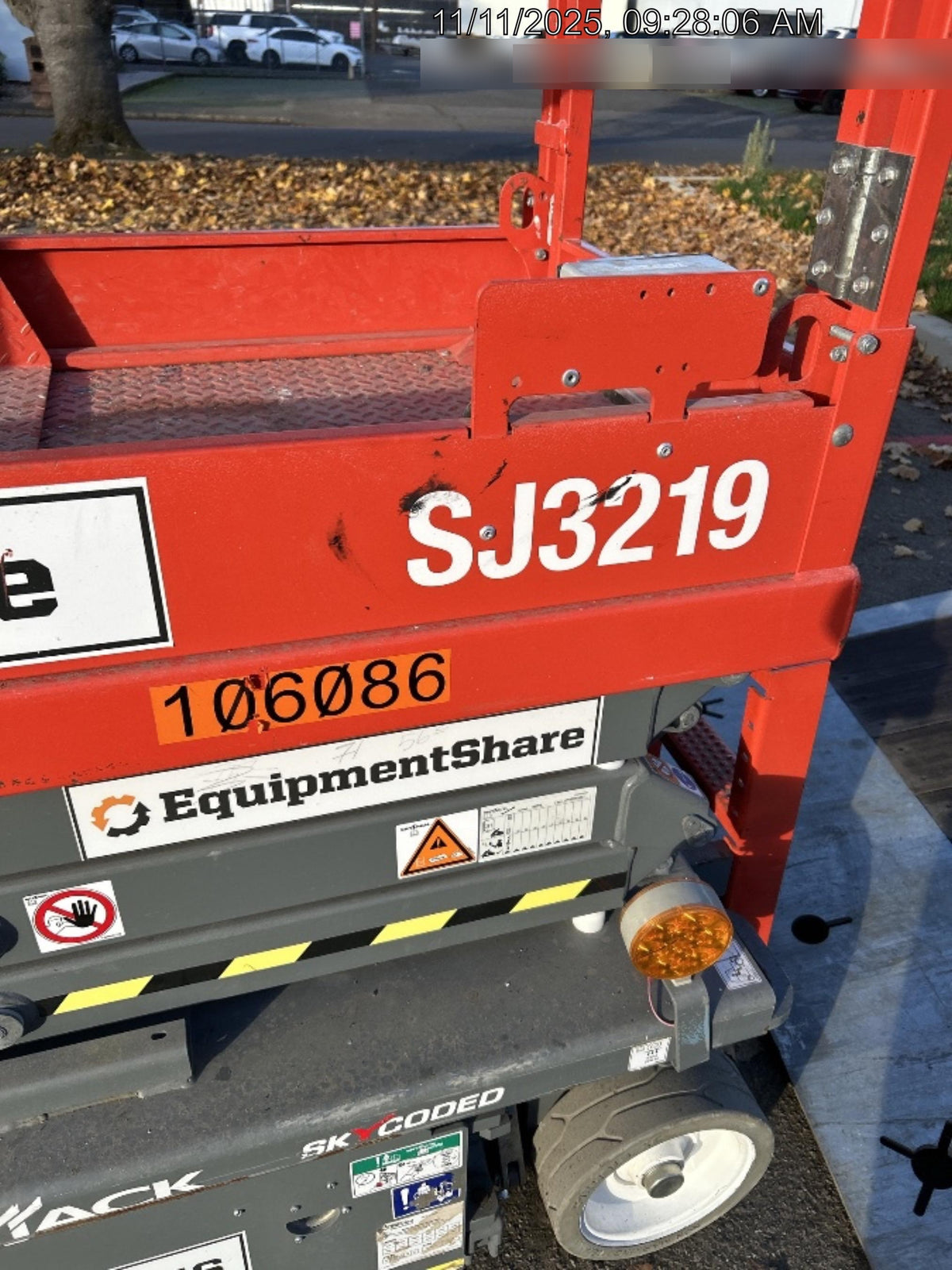 2020 Skyjack SJIII-3219 Solid NM Tires, Half height spring hinged entry gate, Dual Beacons, 800W Inverter