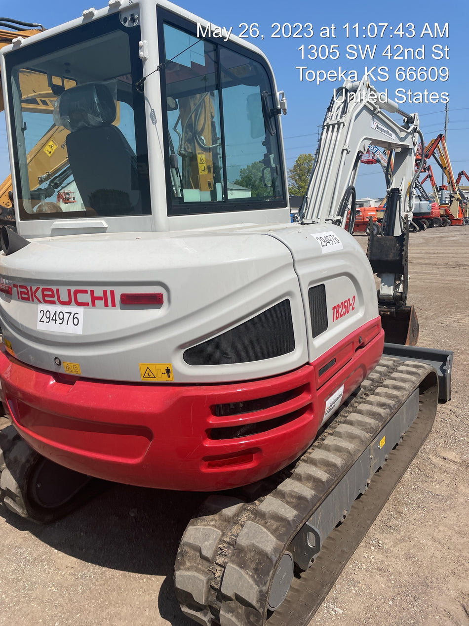 2023 TAKEUCHI TB250-2CR