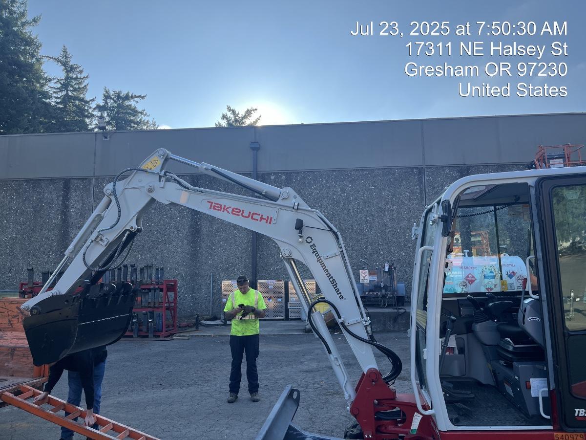 2025 TAKEUCHI TB235-2CR