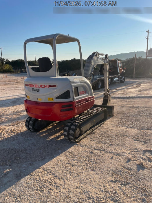 2021 TAKEUCHI TB235-2R