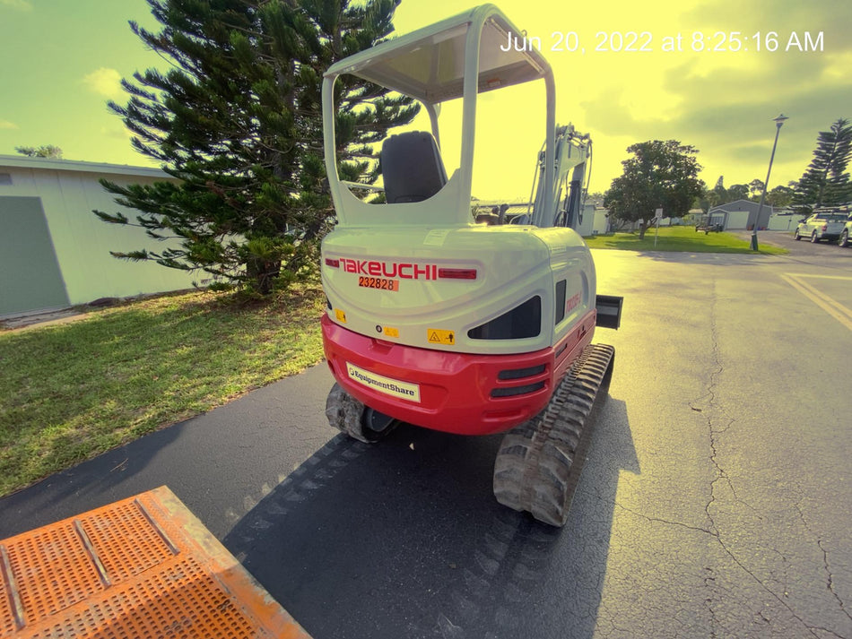 2022 TAKEUCHI TB235-2R