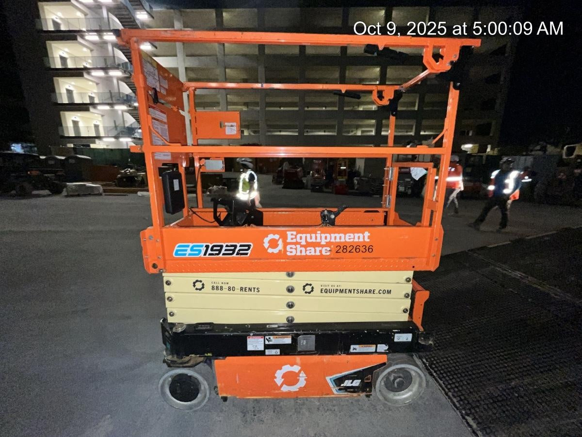 2022 JLG ES1932