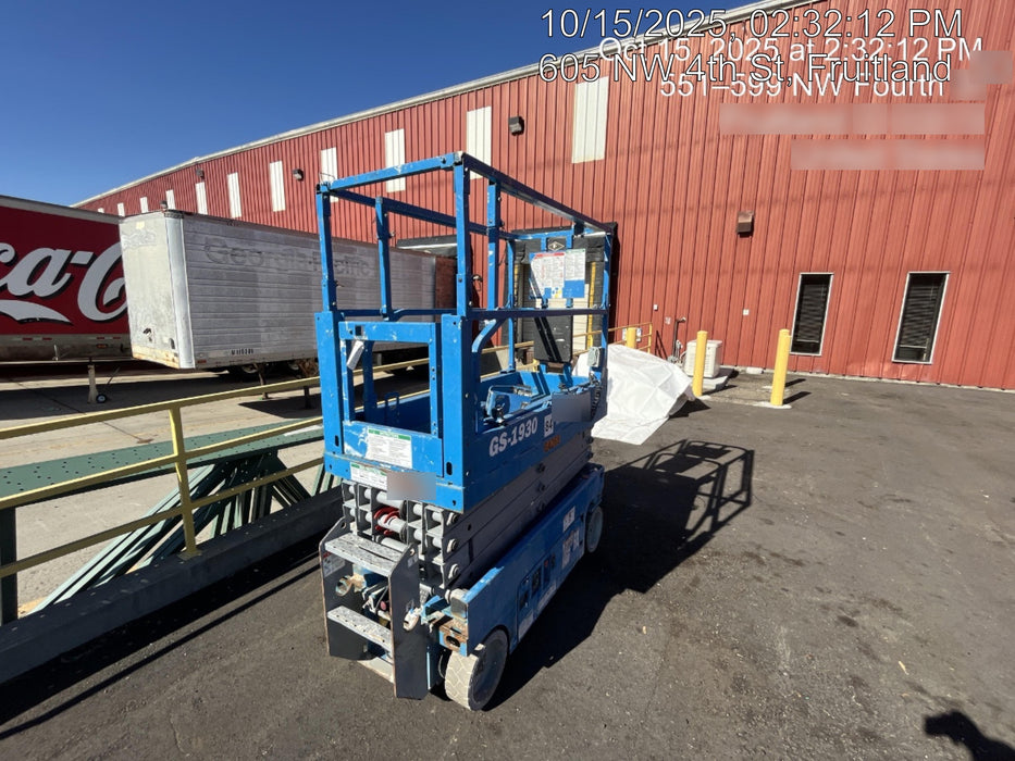 2020 Genie GS-1930 Solid Non Marking Tires, Beacon, Folding rails with half height swing gate, 800W Inverter