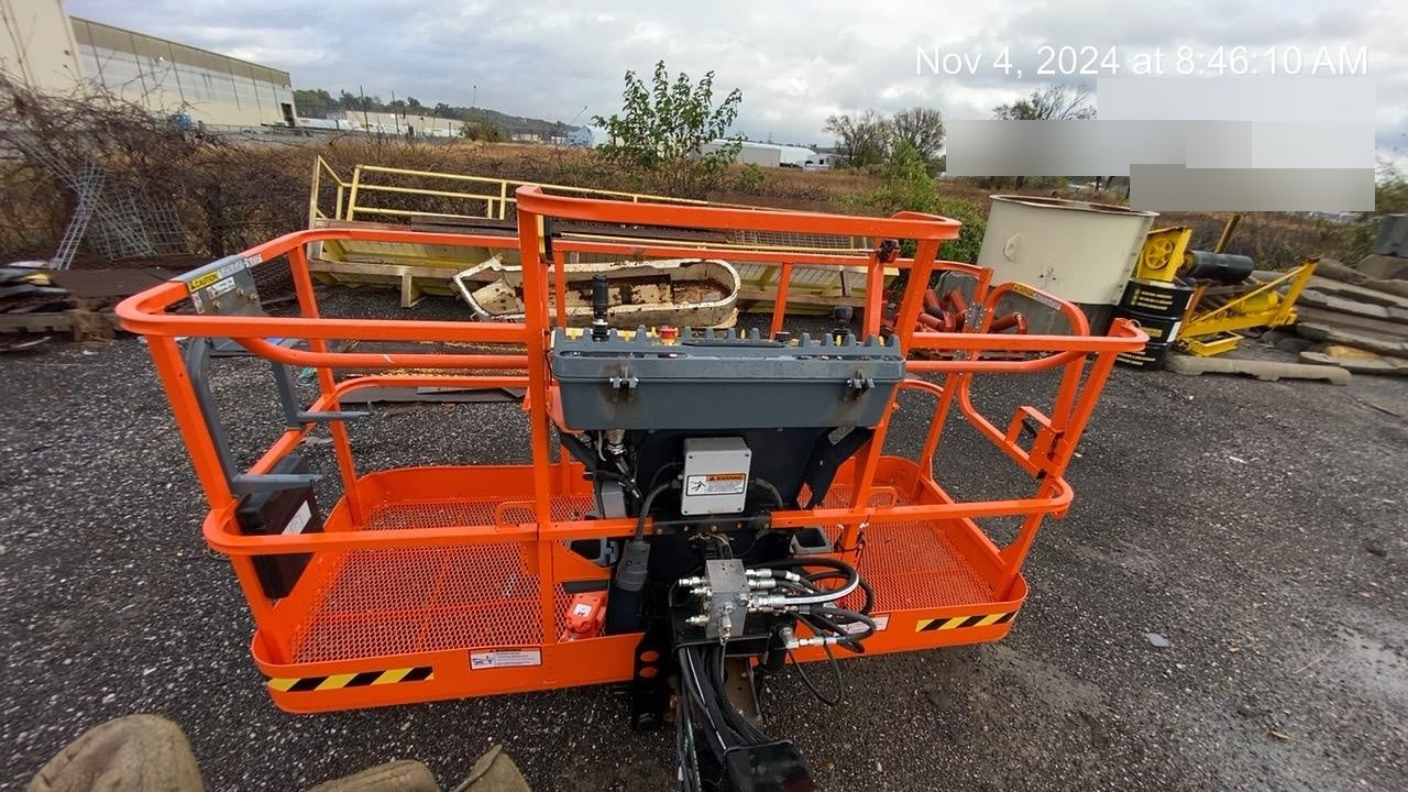 2023 JLG 660SJ