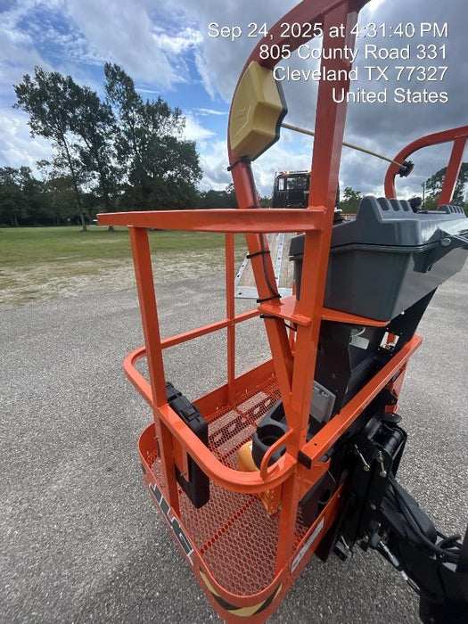 2025 JLG E300AJP