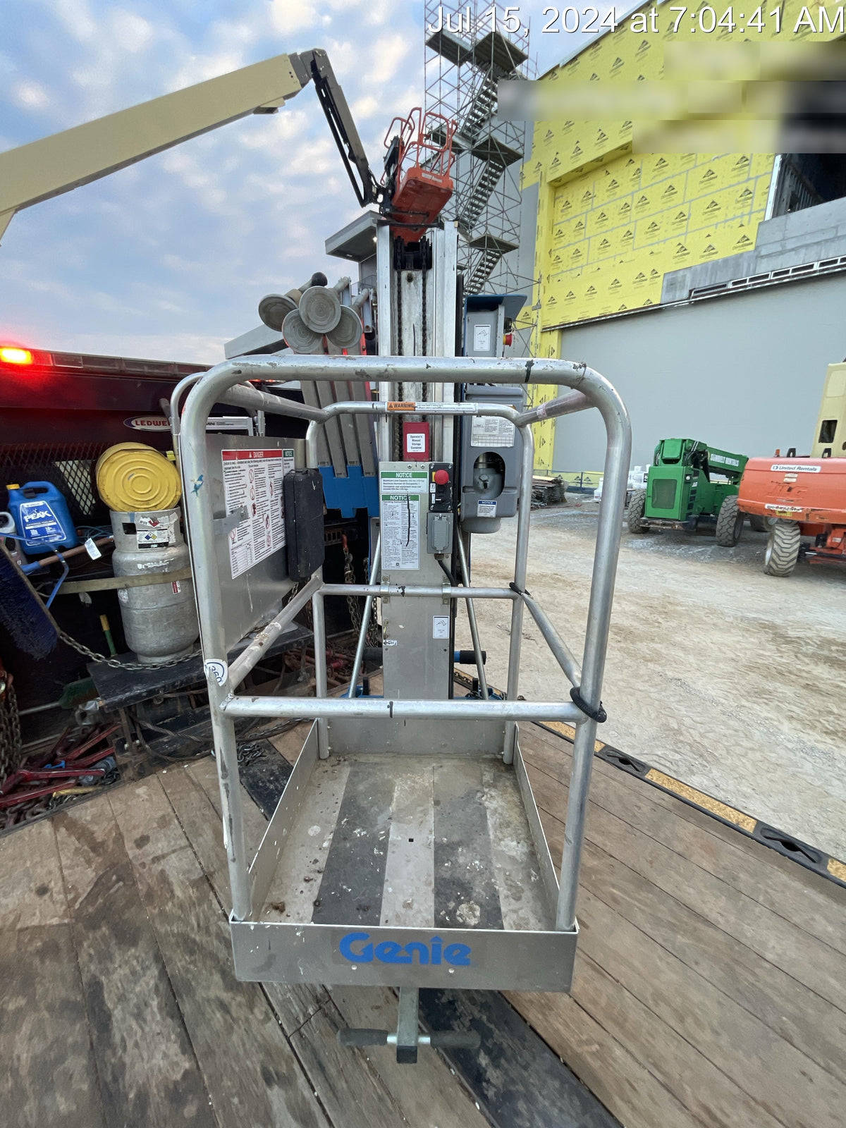 2019 GENIE AWP-30S