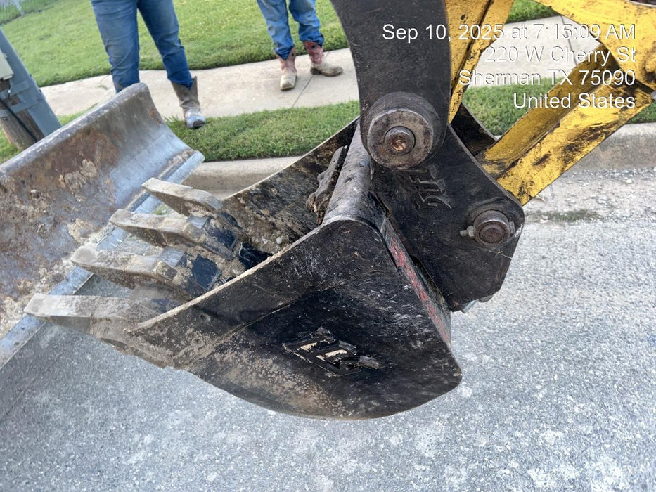 2025 TAKEUCHI 18" HD Bucket - Takeuchi