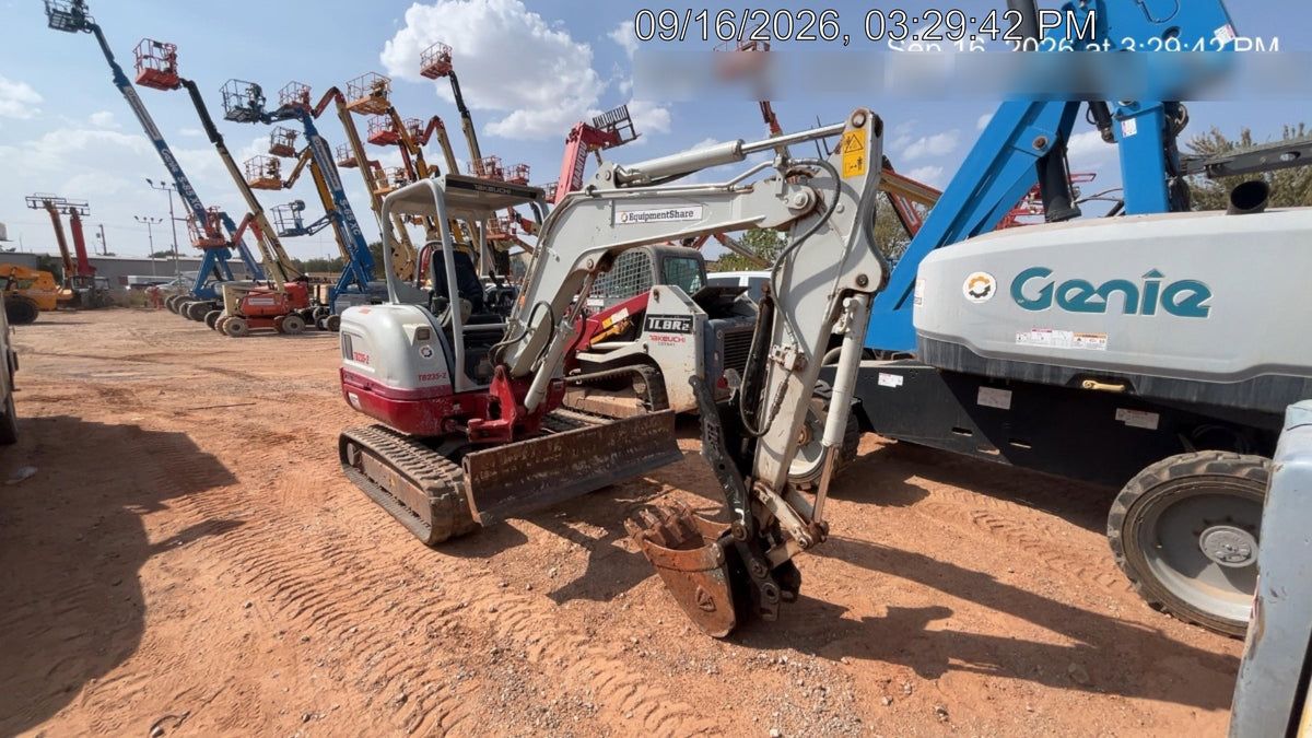 2022 TAKEUCHI TB235-2R