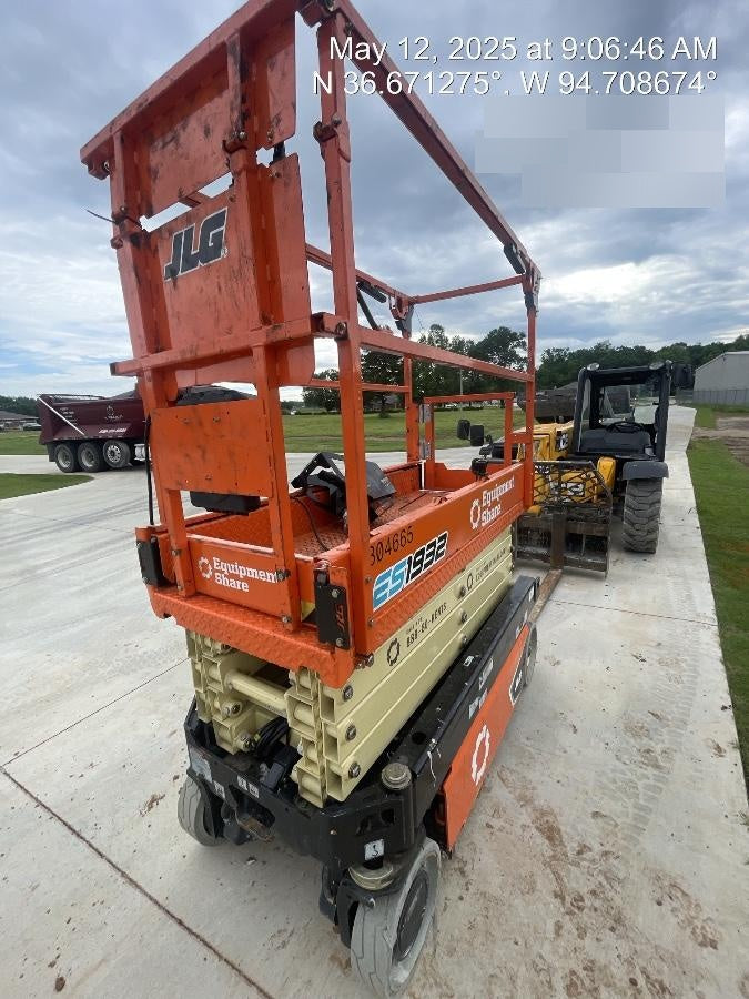 2023 JLG ES1932