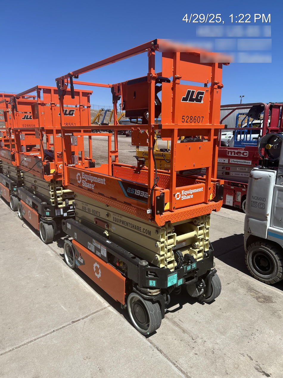 2025 JLG ES1932