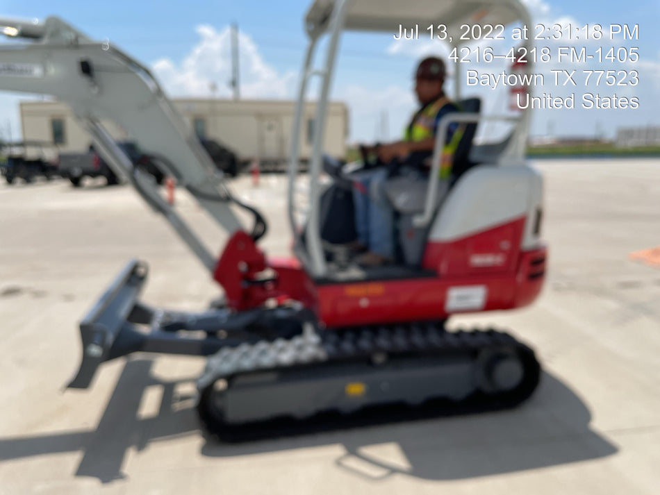 2022 TAKEUCHI TB235-2R