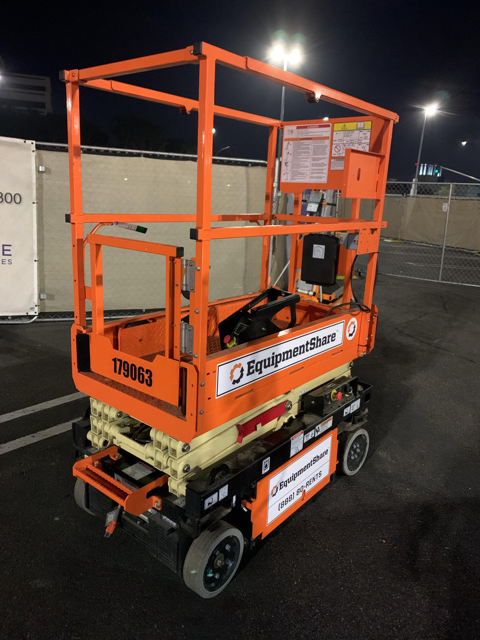 2021 JLG ES1330L