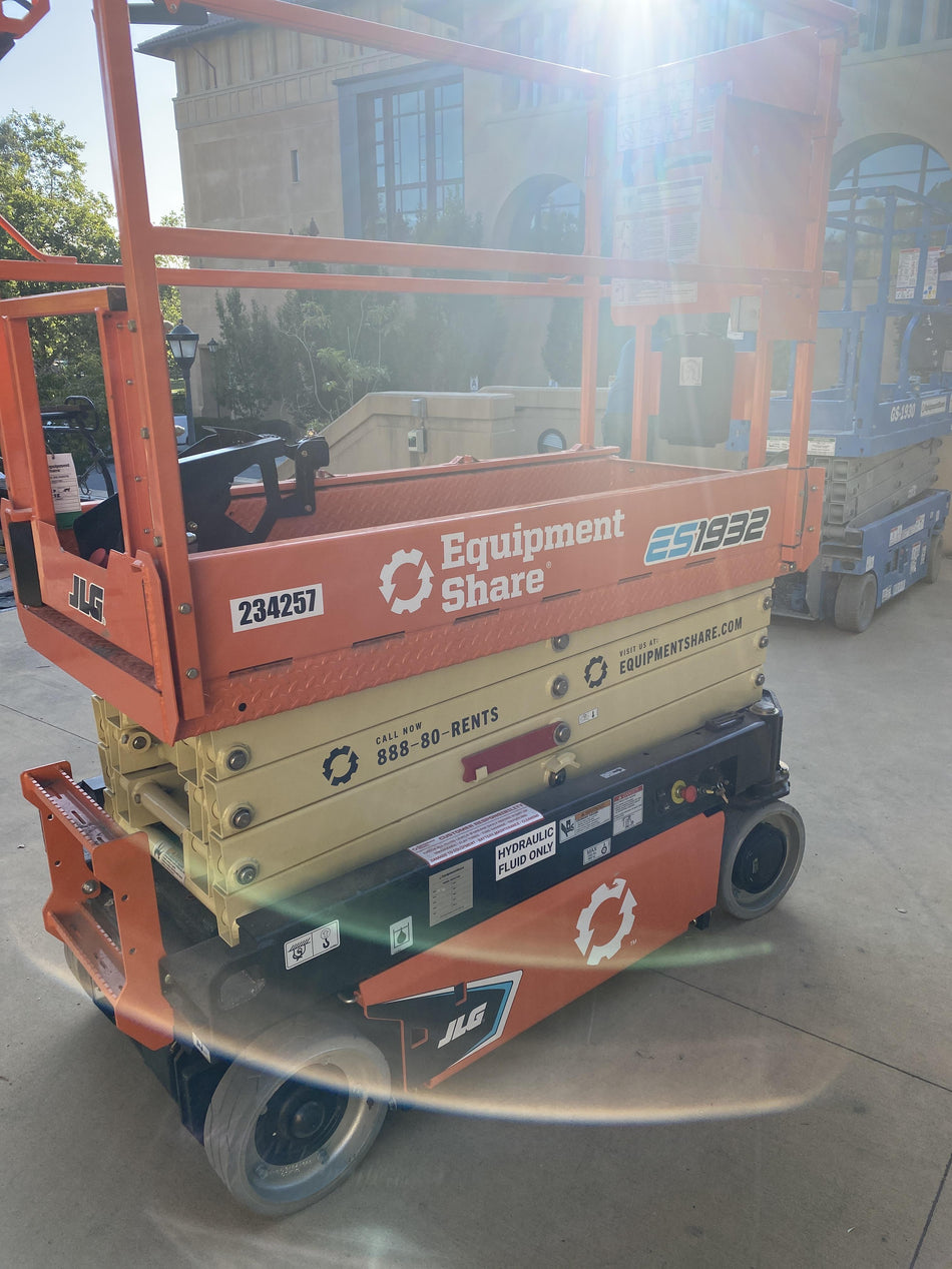 2022 JLG ES1932