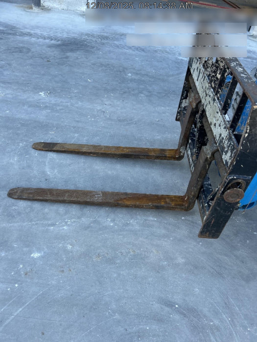 2019 Genie GTH-5519 Cab/Heat/AC, Solid RT Tires, LED Work Lights, Beacon, 48" Carriage, 48" Forks