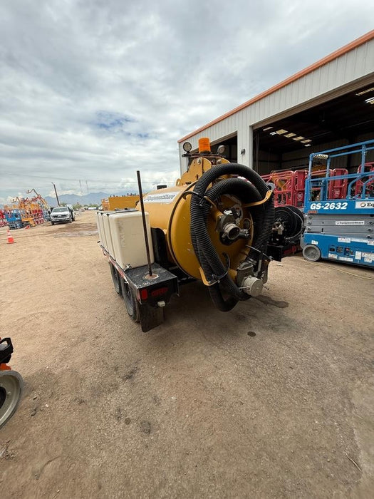 2022 Vac-Tron LP573XDT T4 Koehler Diesel Engine, 500 Gallon Debris Tank, x2 100 Gallon Water Tanks