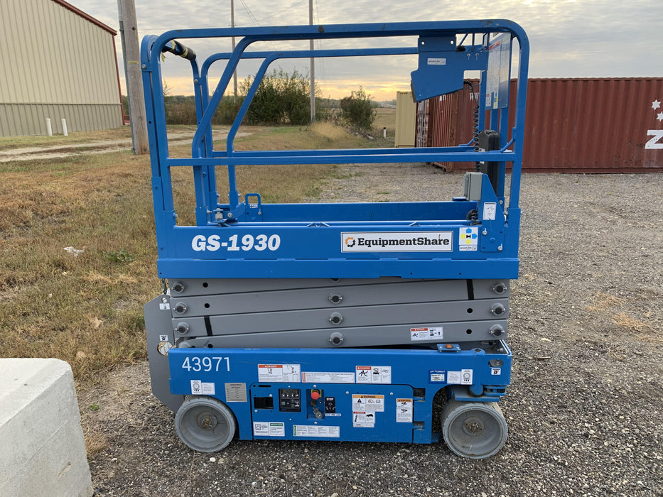 2019 Genie GS-1930 Fixed rails with chain Entry