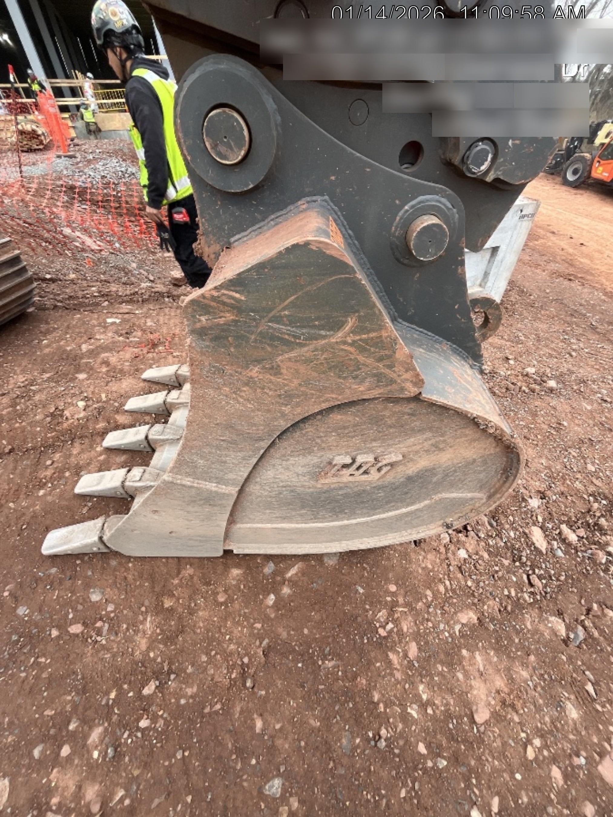 2025 LINK-BELT 42" Bucket - Link-Belt