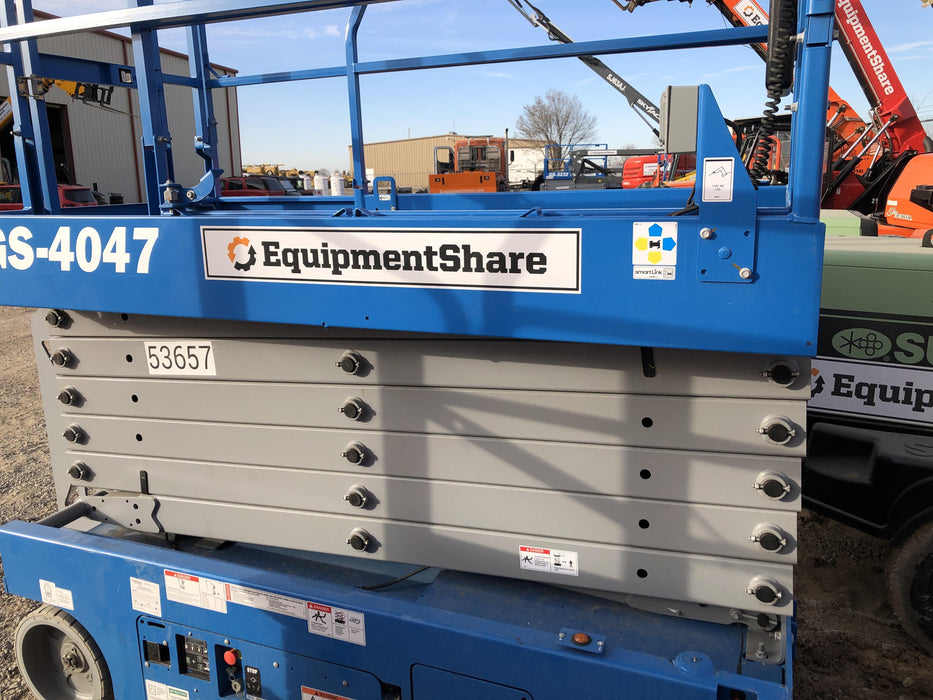 2019 Genie GS-4047 Folding rails with half height swing gate