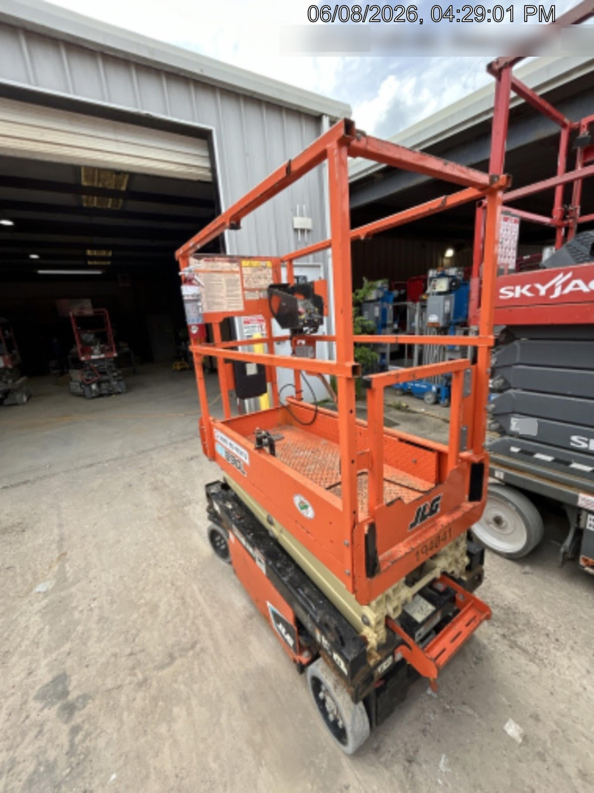 2021 JLG ES1330L