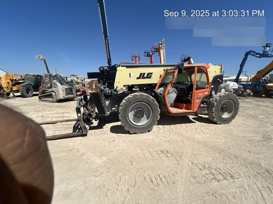 2019 JLG 1255 JLG 1255 T4F w/Open ROPS, Solid Tires, Work Lights/Beacon, 60" Carriage/Forks