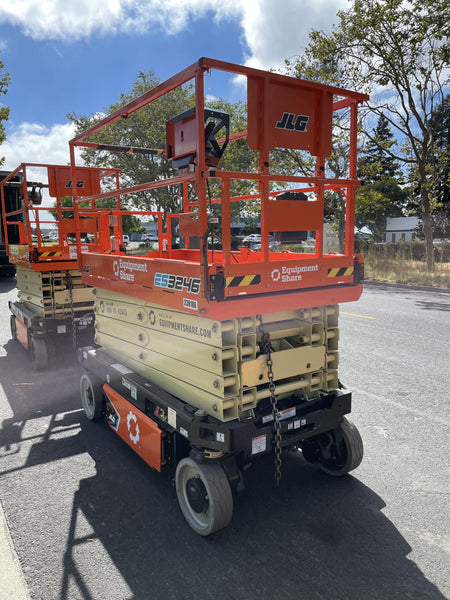 2022 JLG ES3246