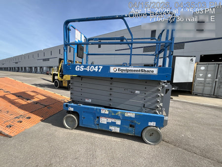 2019 Genie GS-4047 Folding rails with half height swing gate