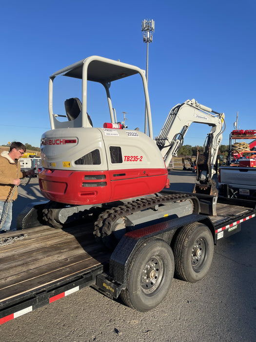 2022 TAKEUCHI TB235-2R