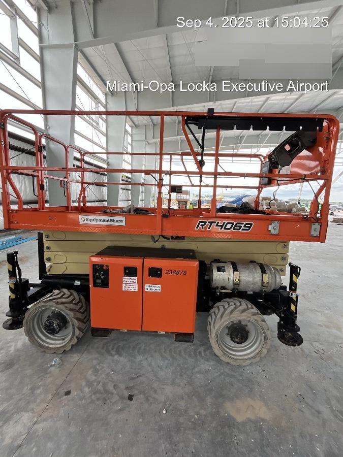 2022 JLG RT4069