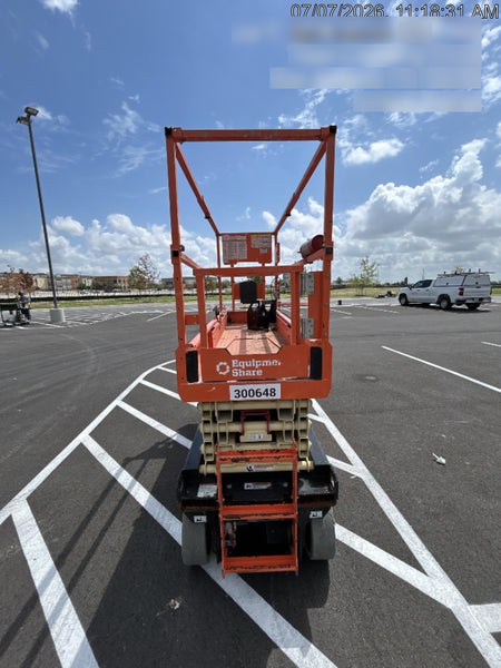 2023 JLG ES2632