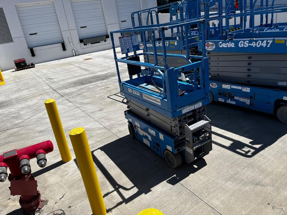 2020 Genie GS-1930 Solid Non Marking Tires, Beacon, Folding rails with half height swing gate, 800W Inverter