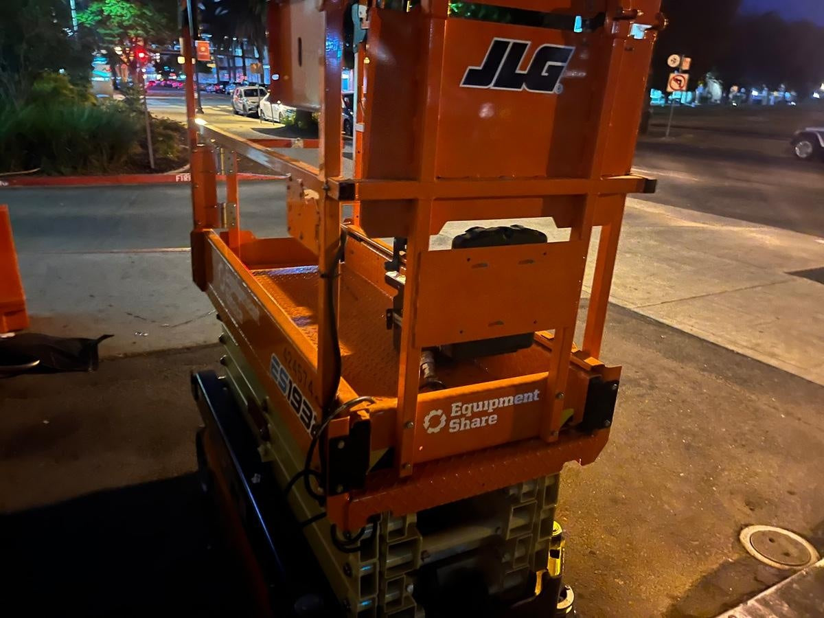 2024 JLG ES1932