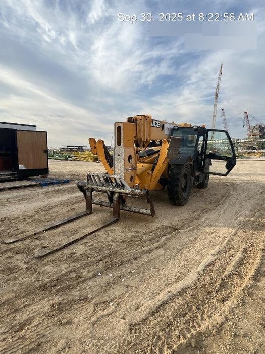 2019 JCB 512-56 Enclosed Cab, 109 HP, Solid Tires, Worklights, Beacon, Aux Hydraulics, Lifting Eye 60" Carriage/60" Forks