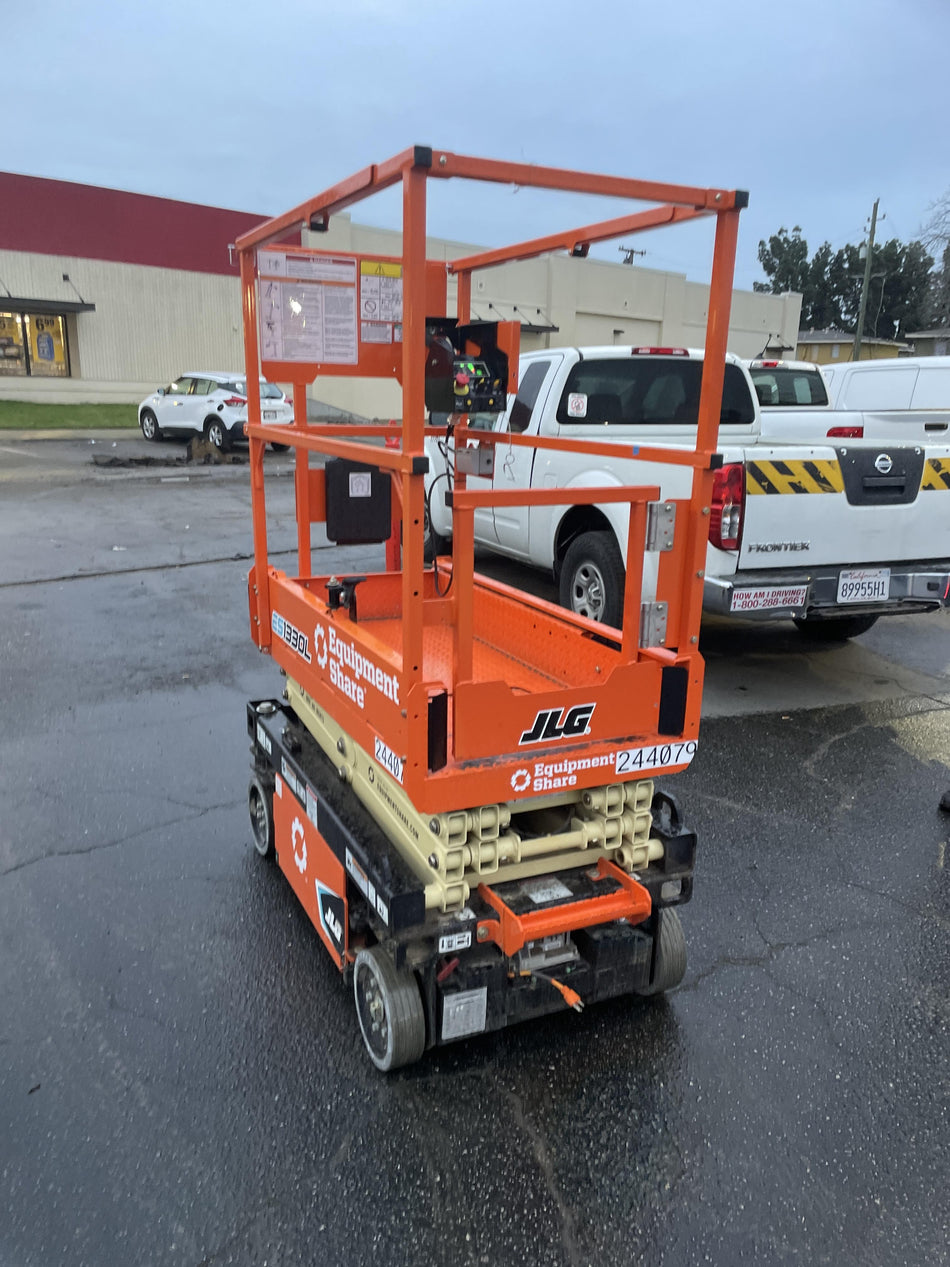2022 JLG ES1330L
