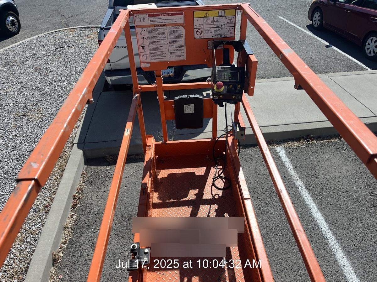 2022 JLG ES2632