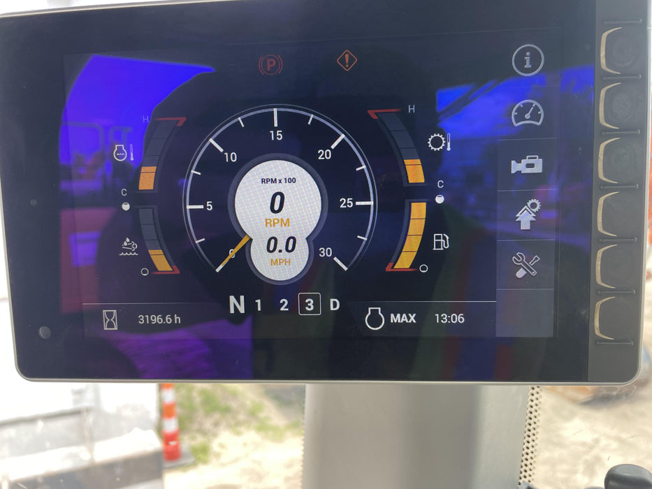 2017 Case 821G CLOSED CAB, JRB 418 STYLE HYD COUPLER