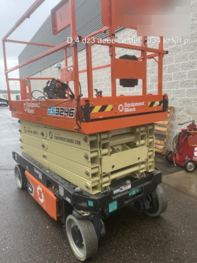 2022 JLG ES3246