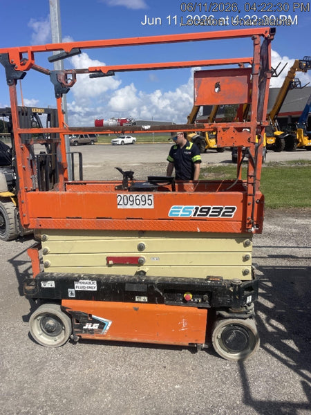 2022 JLG ES1932