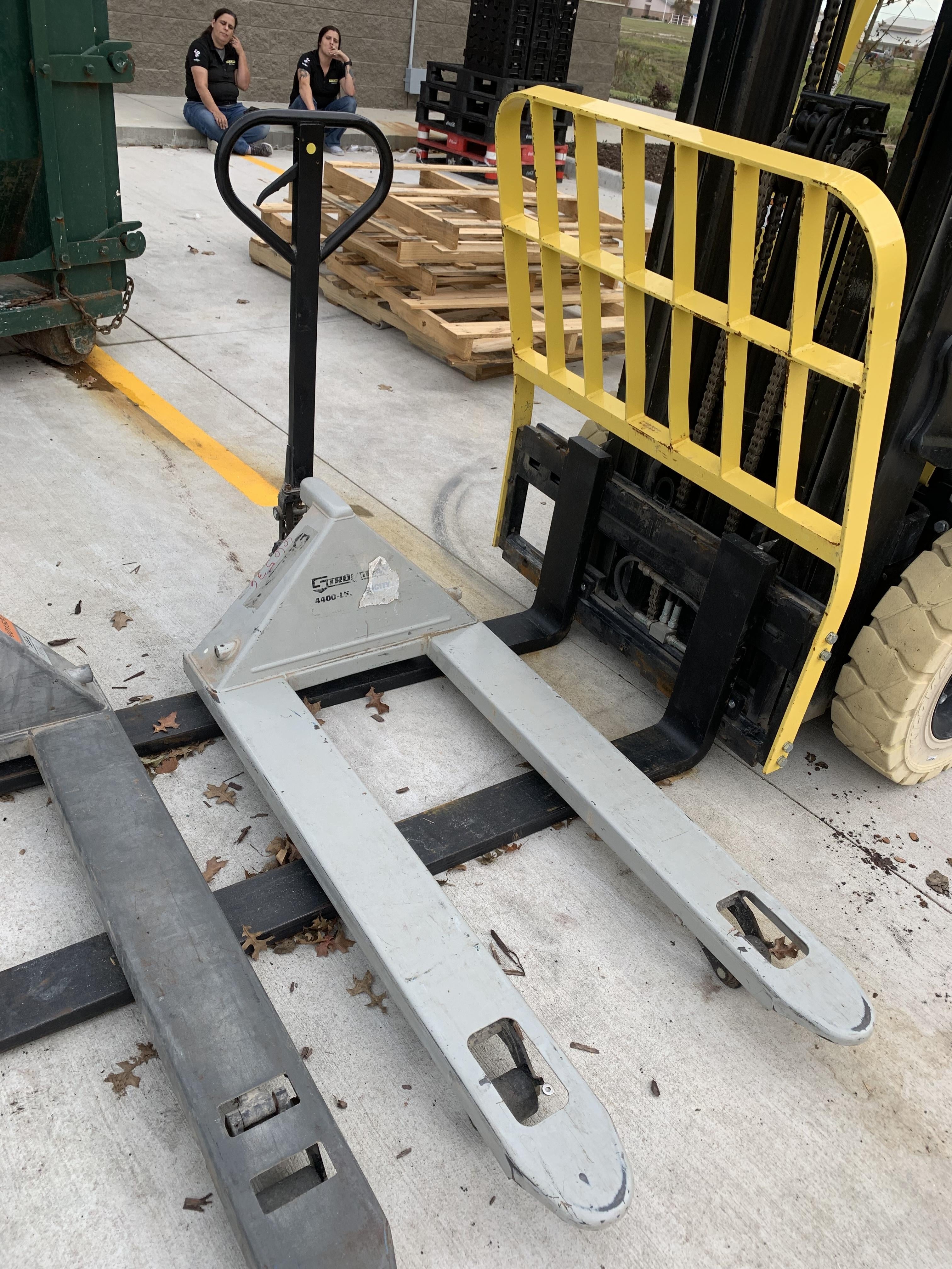 2020 STRONGWAY 4400 lb Pallet Jack