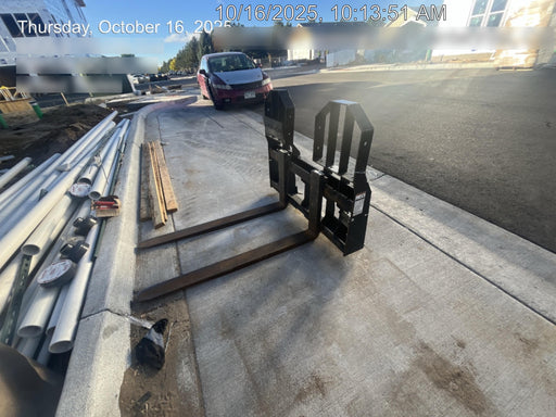 2022 TAKEUCHI 48" Pallet Forks - Takeuchi