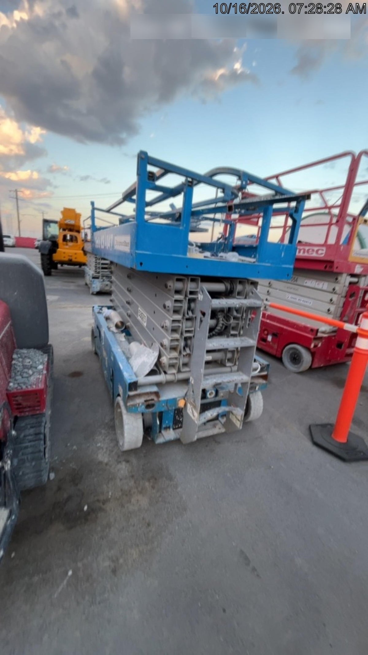2019 Genie GS-4047 Folding rails with half height swing gate