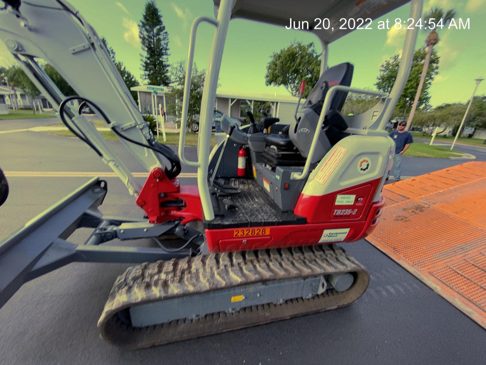 2022 TAKEUCHI TB235-2R