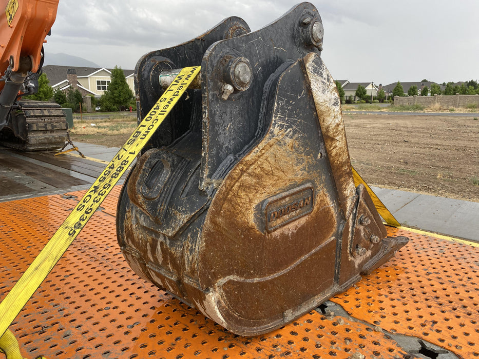 2020 DOOSAN 24" Bucket-Doosan