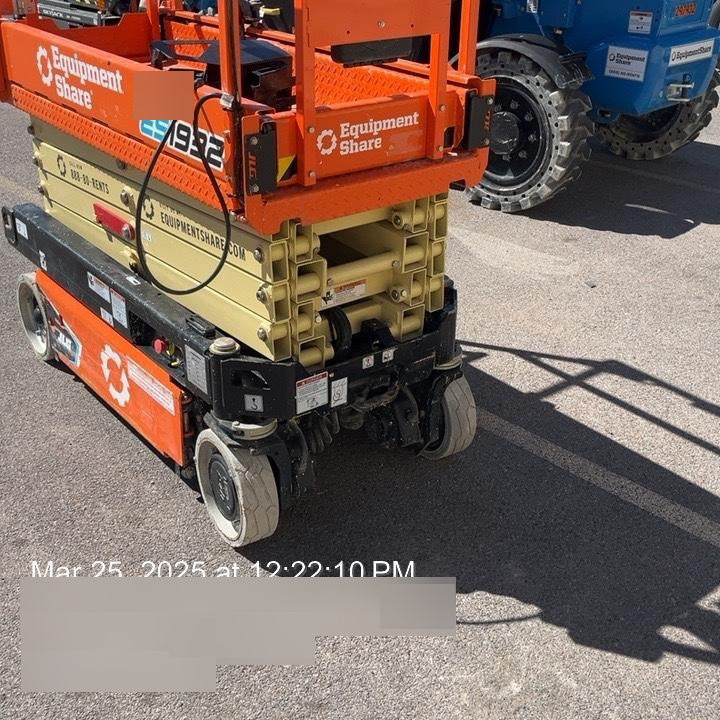 2022 JLG ES1932