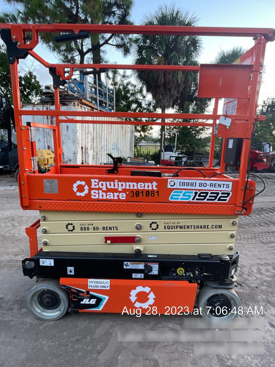 2023 JLG ES1932