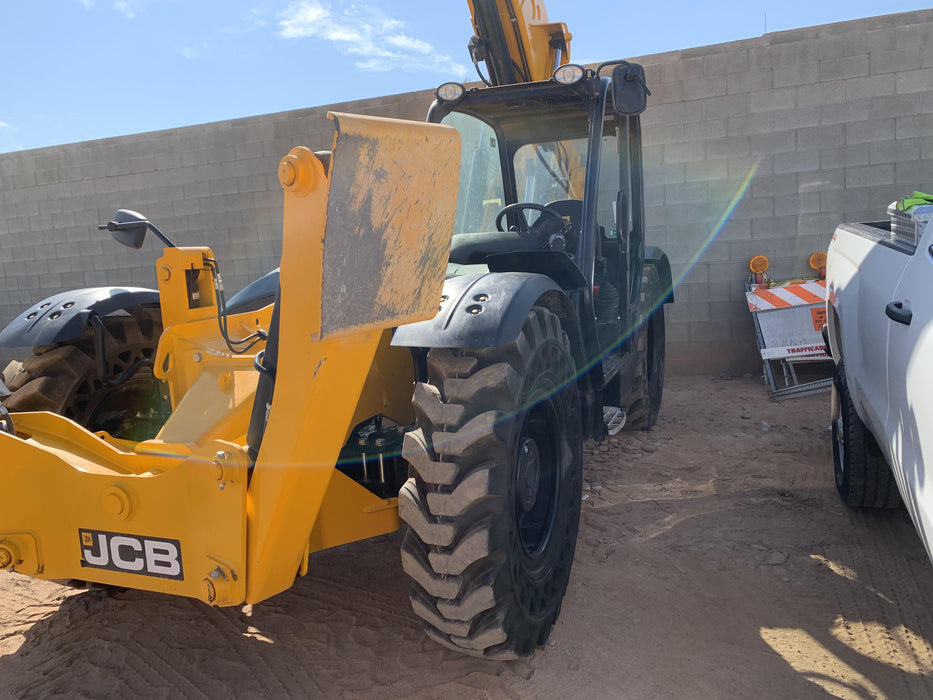 2020 JCB 512-56 Canopy, 74 HP, Solid Tires, STD Worklight, Beacon, Aux Hydraulics, Lifting Eye, Backup Alarm w/66" Carriage, 60" Forks