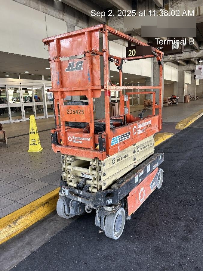 2022 JLG ES1932