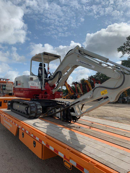 2021 TAKEUCHI TB250-2
